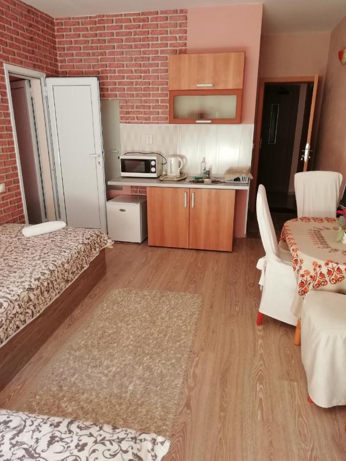 Art Guest House Orchidea Pomorie Exterior photo